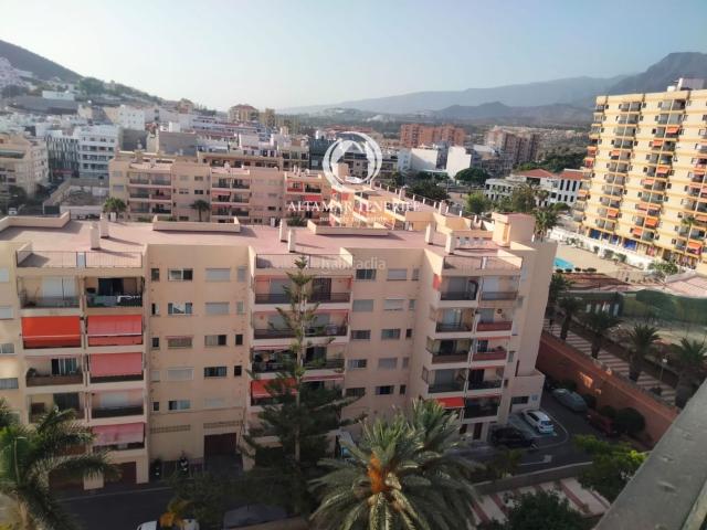 Apartamento en venta en Arona, Los Cristianos. Apartamento con vistas al mar a pocos pasos de la playa en Los Cristianos. Apartamentos.