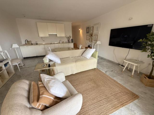 Apartamento en venta en Arona, Los Cristianos. Apartamento en complejo Dinastia. Apartamentos.