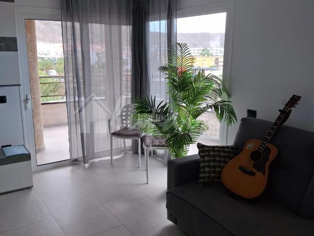 Apartamento en venta en Arona, Los Cristianos. Apartamentos.