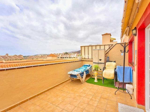 Apartamento en venta en Arona, Los Cristianos. Luminoso apartamento de 1 dormitorio con amplia terraza y vistas al océano en Los Cristianos. Apartamentos.