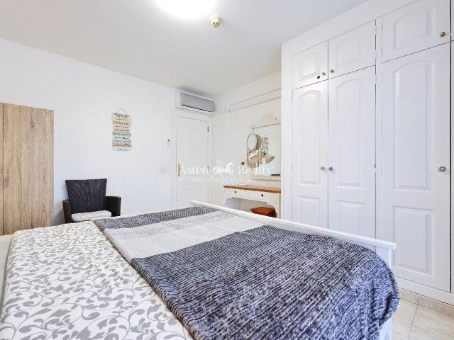 Apartamento en venta en Arona, Playa de las Américas. Apartamento de 1 dormitorio Los Cristianos Saint George. Apartamentos.