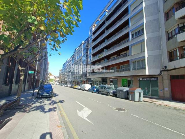 Apartamento en venta en Avilés, Centro. Apartamento con encanto para reformar en la Prolongación de La Cámara Avilés. Apartamentos.