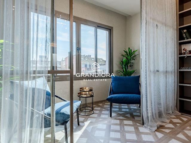 Apartamento en venta en Badalona, Gorg. Exclusivo piso de lujo reformado a estrenar en la última planta de una emblemática finca regia junto a Passeig de Gràcia. Apartamentos.