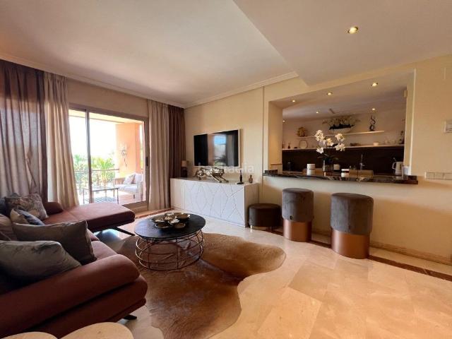 Apartamento en venta en Baleares Calvià, Santa Ponça. Elegante apartamento con exclusivo salón al aire libre cerca de Port Adriano. Apartamentos.