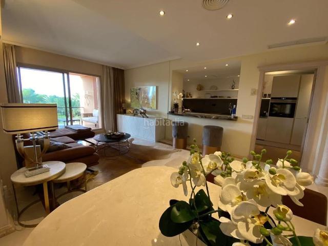 Apartamento en venta en Baleares Calvià, Santa Ponça. Elegante apartamento con exclusivo salón al aire libre cerca de Port Adriano. Apartamentos.