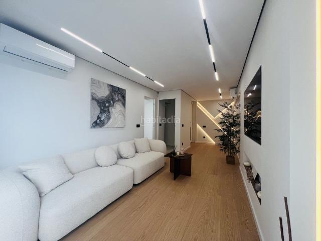 Apartamento en venta en Baleares Calvià, Santa Ponça. Luminoso apartamento reformado con terraza y piscina en Santa Ponsa. Apartamentos.