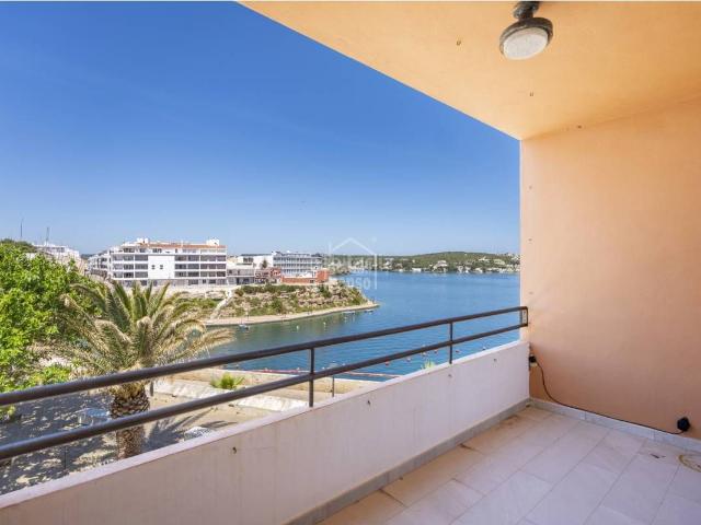 Apartamento en venta en Baleares Es Castell, Es Castell. Elegante apartamento renovado con vistas al Puerto de Mahón en Es Castell. Apartamentos Es.
