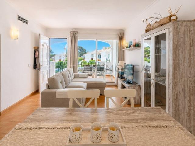 Apartamento en venta en Baleares Es Mercadal, Port d´Addaia. Espacioso apartamento con terraza y piscina en Addaia. Apartamentos Es.