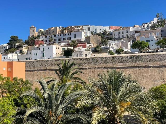 Apartamento en venta en Baleares Ibiza, Dalt Vila La Marina. Apartamentos.