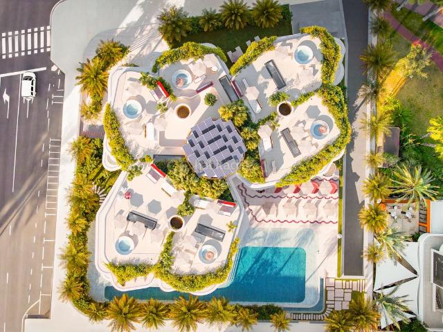 Apartamento en venta en Baleares Ibiza, Marina Botafoc Talamanca. Sofisticado apartamento de lujo de 2 dormitorios en Casa Pacha Residences, Ibiza. Apartamentos.