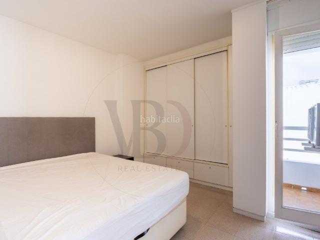 Apartamento en venta en Baleares Ibiza, S´Eixample Can Misses. Amplio apartamento con terraza y gran potencial de actualización. Apartamentos.