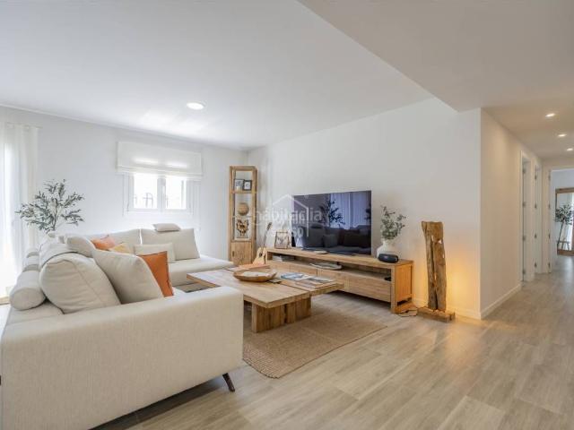 Apartamento en venta en Baleares Maó Mahón, Avinguda Menorca Sínia Costabella. Elegante apartamento en primera planta en excelente estado, Mahón, Menorca. Apartamentos Maó.