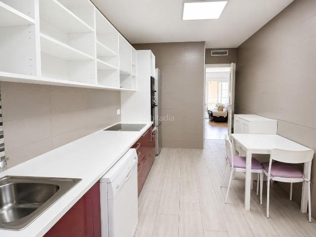 Apartamento en venta en Baleares Palma de Mallorca, Es Portixol Es Molinar. Piso luminoso con balcón a 100 metros del mar. Apartamentos Palma de.