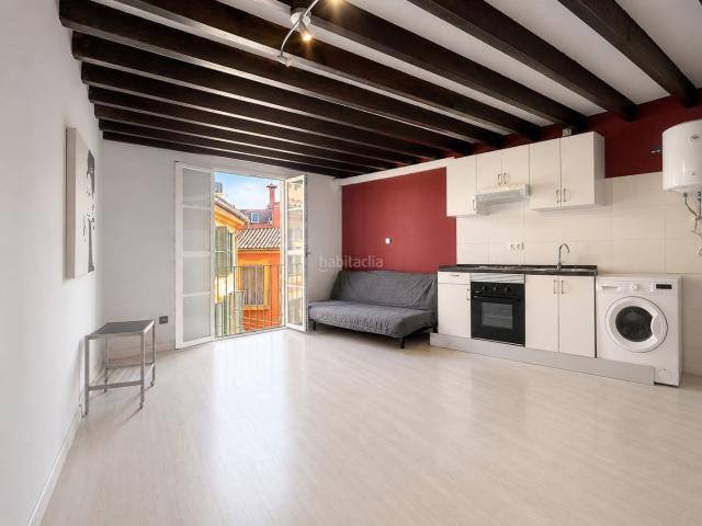 Apartamento en venta en Baleares Palma de Mallorca, La Llotja Born. Piso con encanto en el Casco Antiguo de Palma con proyecto de reforma y vistas al mar. Apartamentos Palma de.