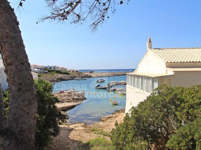 Apartamento en venta en Baleares Sant Lluís, Biniancolla Punta Prima. Apartamento con terraza privada a unos pasos de la cala de Biniancolla. Apartamentos Sant.