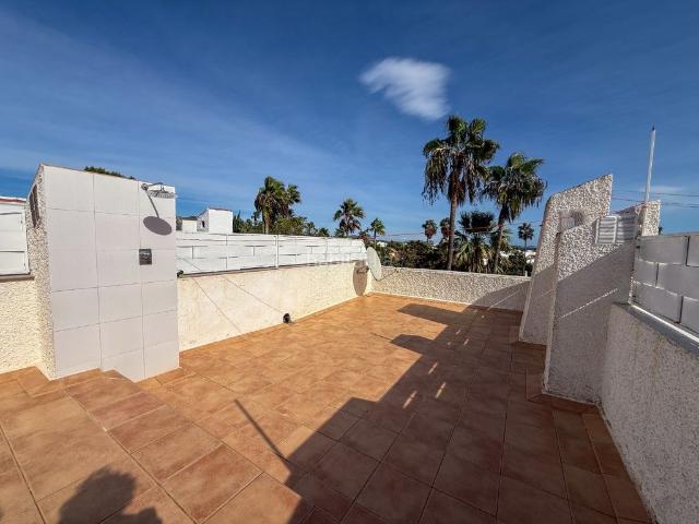 Apartamento en venta en Baleares Santa Eulària, Santa Eulària des Riu. Apartamento de 2 dormitorios con vistas al mar y terraza en la azotea en Siesta. Apartamentos Santa.