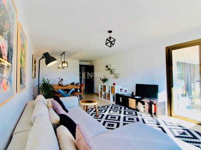 Apartamento en venta en Baleares Santa Eulària, Santa Eulària des Riu. Apartamento renovado con vistas al mar en Cala Llonga. Apartamentos Santa.
