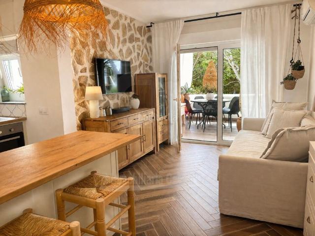 Apartamento en venta en Baleares Santanyí, Cala d´Or. Cala Esmeralda. Apartamento bonito en complejo pequeño con piscina. Apartamentos.