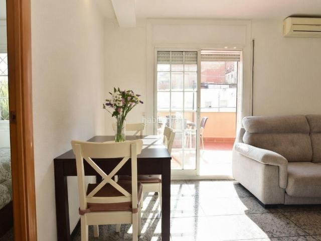 Apartamento en venta en Barcelona, Carmel. Ático Soleado con Terraza en Horta Tu Refugio Ideal. Apartamentos.