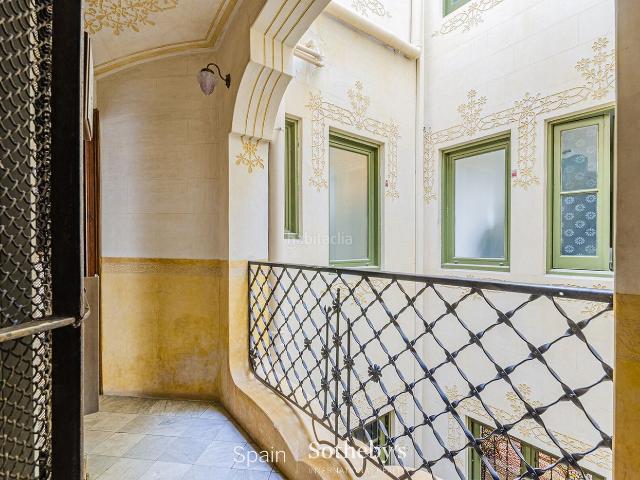 Apartamento en venta en Barcelona, Gòtic. Increíble propiedad modernista renovada en el corazón de Barcelona. Apartamentos.