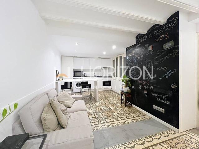 Apartamento en venta en Barcelona, Gòtic. Piso totalmente reformado con balcón en el corazón del Gótico. Apartamentos.