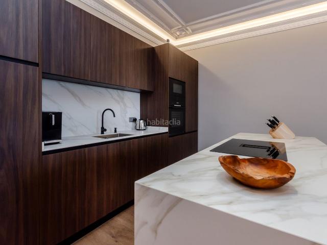 Apartamento en venta en Barcelona, Gòtic. Primera línea de mar apartamento con vistas frontales al Puerto de Barcelona. Apartamentos.
