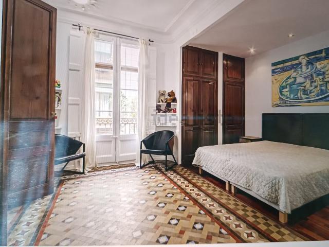 Apartamento en venta en Barcelona, Gòtic. Vivienda con carácter histórico. Apartamentos.