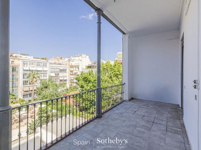Apartamento en venta en Barcelona, Dreta de l´Eixample. Amplio apartamento para reformar, 193 m, con terraza. Apartamentos.