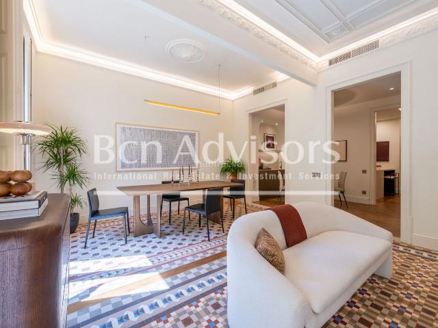Apartamento en venta en Barcelona, Dreta de l´Eixample. Exclusiva vivienda en finca regia con elementos originales en el Quadrat d'Or. Apartamentos.