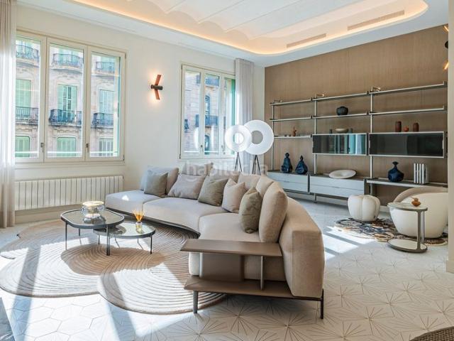 Apartamento en venta en Barcelona, Dreta de l´Eixample. Impresionante piso con muebles de la más alta categoría. Apartamentos.