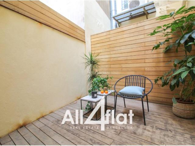 Apartamento en venta en Barcelona, Dreta de l´Eixample. PISO TOTALMENTE REFORMADO DE 76M2, TOTALMENTE AMUEBLADO CON 2 HABITACIONES DOBLES CON SUITE, COCINA AMERICANA EQUIPADA. Apartamentos.