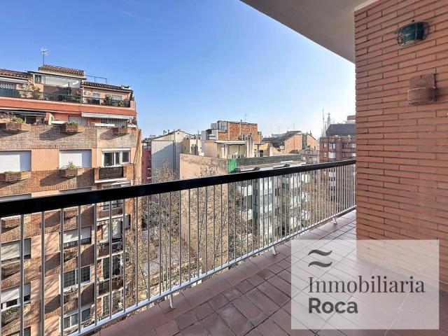 Apartamento en venta en Barcelona, El Camp de l´Arpa del Clot. B3 Apartamento 4 habitaciones en Carrer Industria. Apartamentos.