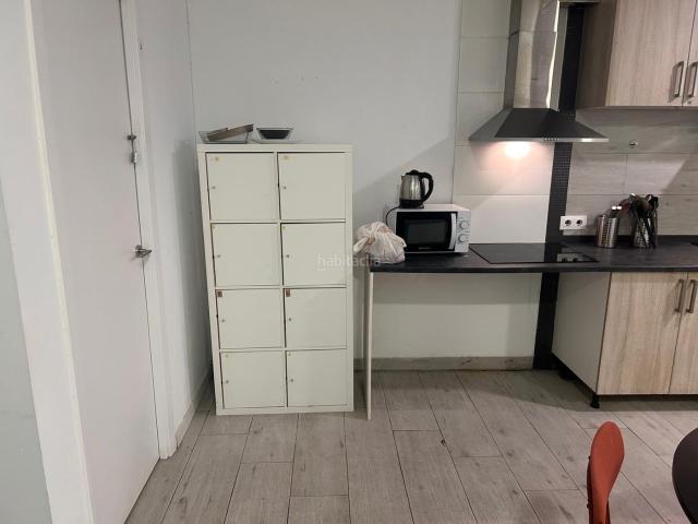 Apartamento en venta en Barcelona, El Camp de l´Arpa del Clot. Oportunidad de Inversión en Barcelona Local Comercial y Vivienda Mixta. Apartamentos.