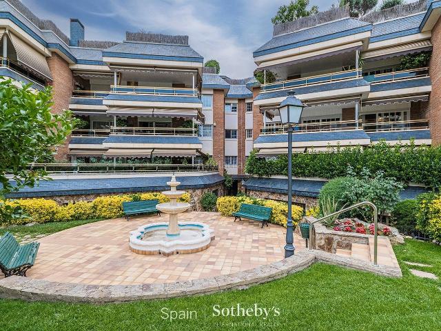 Apartamento en venta en Barcelona, La Font d´en Fargues. Exclusivo apartamento con terraza en prestigiosa comunidad privada de Barcelona. Apartamentos.