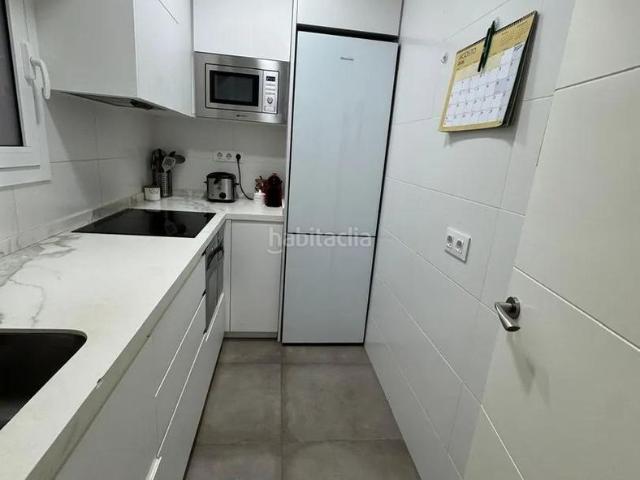 Apartamento en venta en Barcelona, La Marina del Port. Piso reformado con balcón y trastero en zona estratégica de Barcelona Listo para entrar a vivir!. Apartamentos.