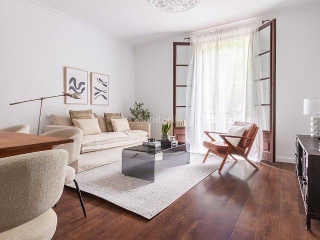 Apartamento en venta en Barcelona, Sant Antoni. ELEGANTE PISO REFORMADO CON TERRAZA PRIVADA EN SANT ANTONI EIXAMPLE. Apartamentos.