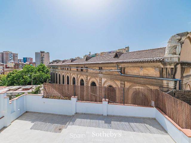 Apartamento en venta en Barcelona, Sants. Fantástico piso con terraza en finca rehabilitada con ascensor. Apartamentos.