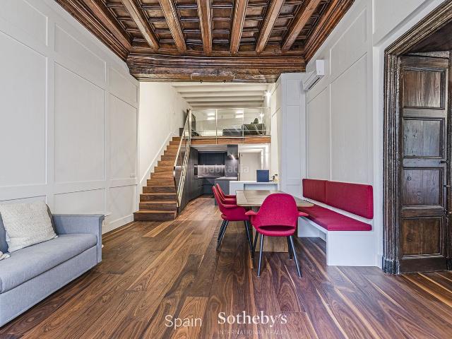 Apartamento en venta en Barcelona, St. Pere Sta. Caterina El Born. Auténtico apartamento medieval con techos altos en El Born. Apartamentos.