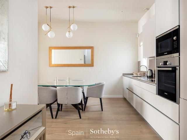 Apartamento en venta en Barcelona, St. Pere Sta. Caterina El Born. Moderno apartamento en piso alto con vistas al mar y al puerto. Apartamentos.