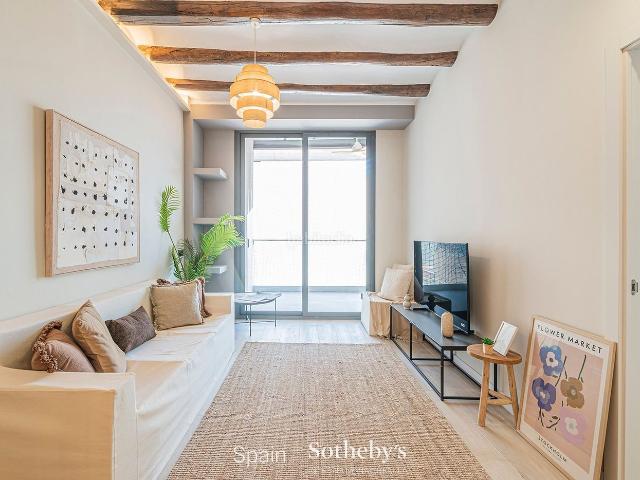 Apartamento en venta en Barcelona, Poblenou. Piso en finca completamente rehabilitada con terraza en Marià Aguiló. Apartamentos.