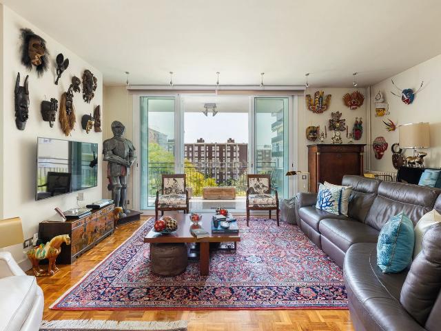 Apartamento en venta en Barcelona, Pedralbes. Espectacular piso de 3 habitaciones en Barcelona. Apartamentos.