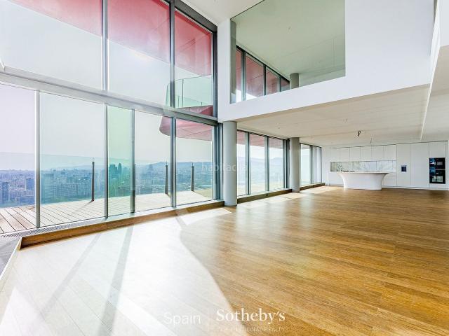 Apartamento en venta en Barcelona, Provençals del Poblenou. Lujoso apartamento de tres habitaciones en una casa histórica de principios del siglo XX con vistas al océano. Apartamentos.