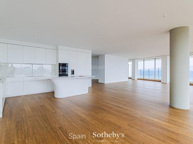 Apartamento en venta en Barcelona, Provençals del Poblenou. Un lujoso apartamento en un edificio histórico con vistas al mar, 4 dormitorios, 386 m, en el centro de la ciudad. Apartamentos.