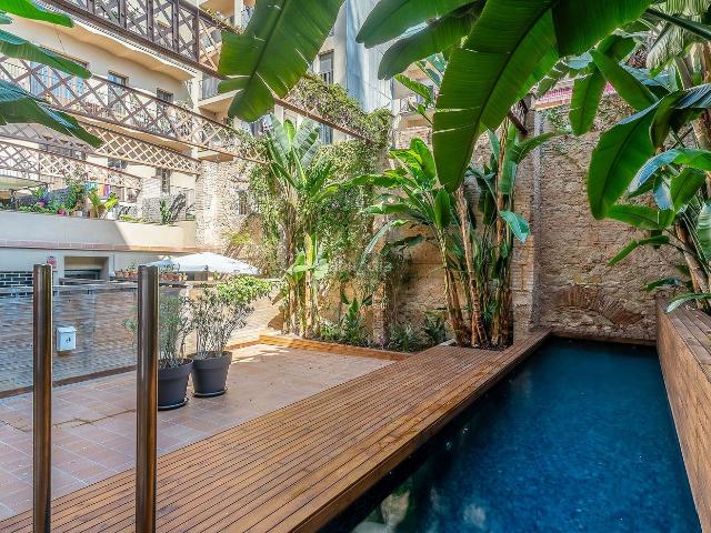 Apartamento en venta en Barcelona, Raval. Apartamento de 2 Dormitorios con Terraza Chill Out Privada y Piscinas Comunitarias. Apartamentos.