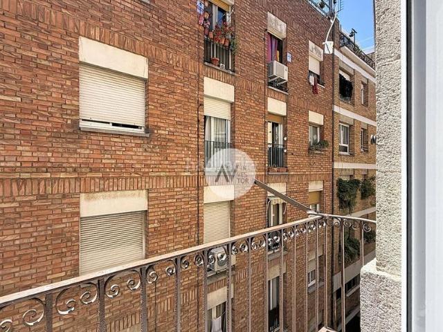 Apartamento en venta en Barcelona, Raval. El Raval, reformado, con luz y balcones. Una oportunidad real. Apartamentos.