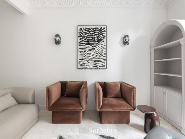 Apartamento en venta en Barcelona, Raval. Elegante Piso Renovado de 2 Habitaciones en el Corazón de Barcelona, Cerca de Plaza Catalunya. Apartamentos.