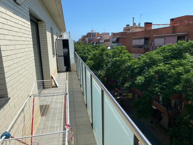 Apartamento en venta en Barcelona, Turó de la Peira. Atractivo piso en venta en Gran de la Sagrera, Barcelona por 240,000. Apartamentos.