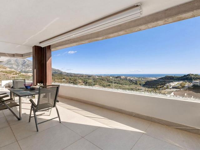 Apartamento en venta en Benahavís, El Madroñal. Apartamentos.