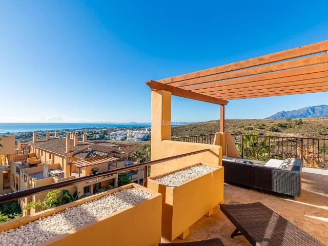 Apartamento en venta en Benahavís, El Paraíso. Apartamentos.