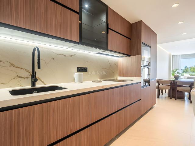 Apartamento en venta en Benahavís, Los Arqueros Puerto del Almendro. Apartamento en Planta Media en Los Arqueros. Apartamentos.